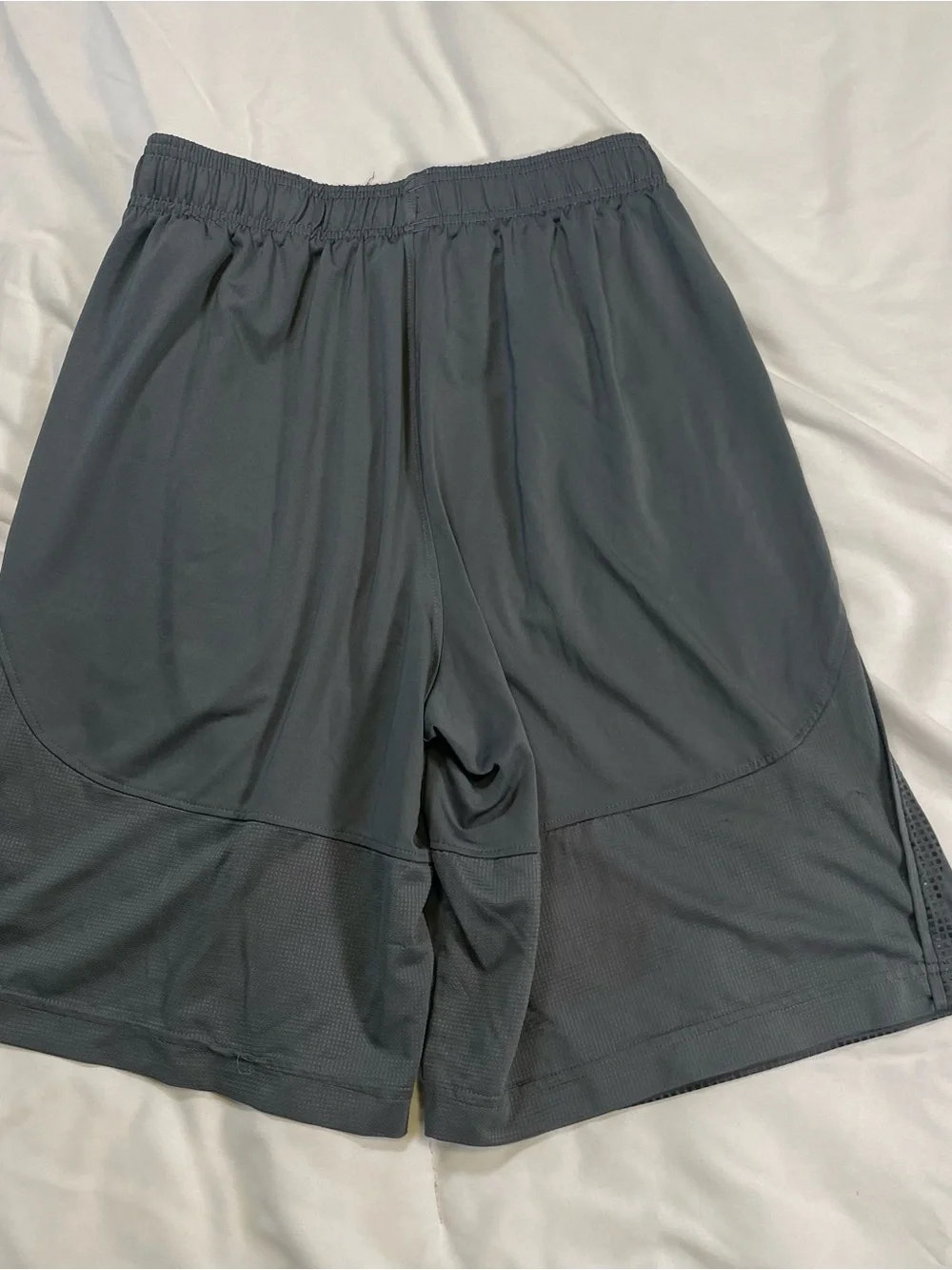 Under Armour Men’s Gray Loose Fit Athletic Basketball Shorts